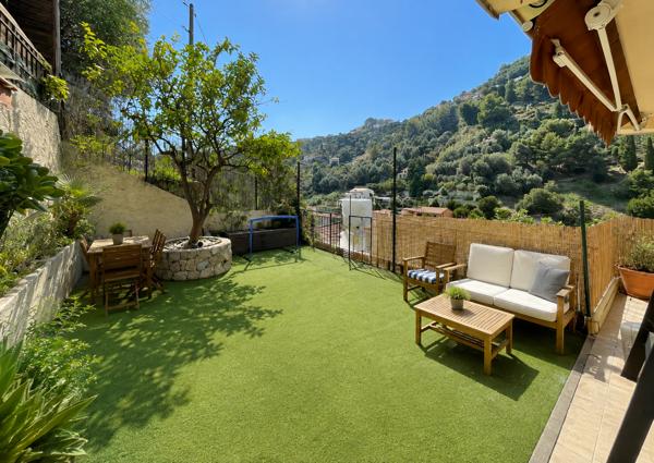 Appartement
         4 pièces
        - 80 m² 450 000 € *