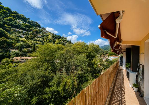 Appartement
         4 pièces
        - 80 m² 450 000 € *