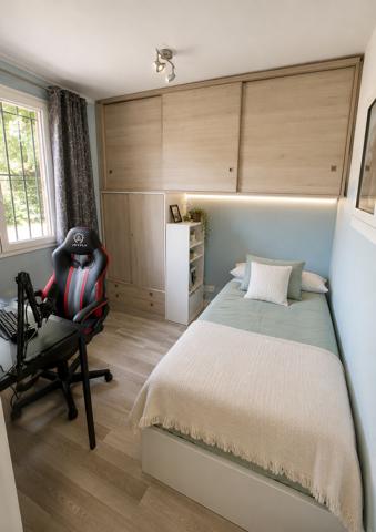 Appartement
         4 pièces
        - 80 m² 450 000 € *