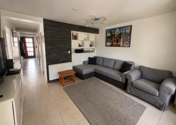 Appartement
         4 pièces
        - 80 m² 450 000 € *