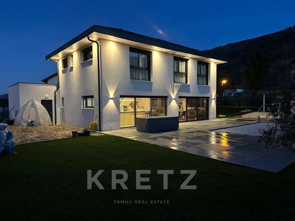 Bons-en-Chablais villa d'architecte contemporaine récente de 160 m2 avec piscine