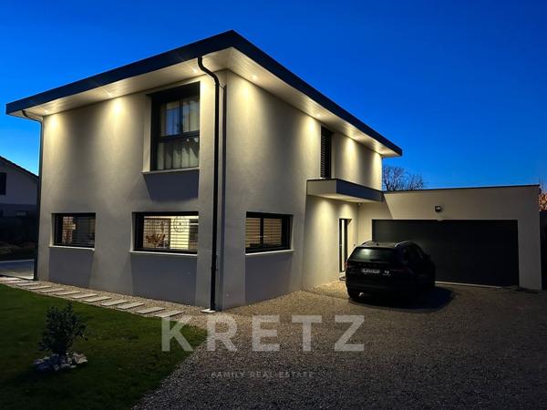 Bons-en-Chablais villa d'architecte contemporaine récente de 160 m2 avec piscine