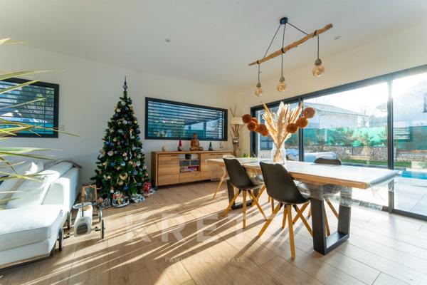 Bons-en-Chablais villa d'architecte contemporaine récente de 160 m2 avec piscine