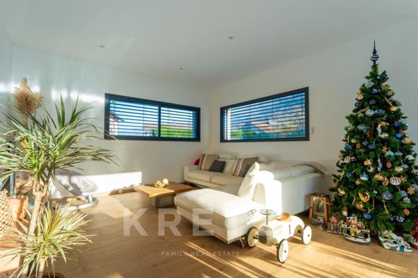 Bons-en-Chablais villa d'architecte contemporaine récente de 160 m2 avec piscine