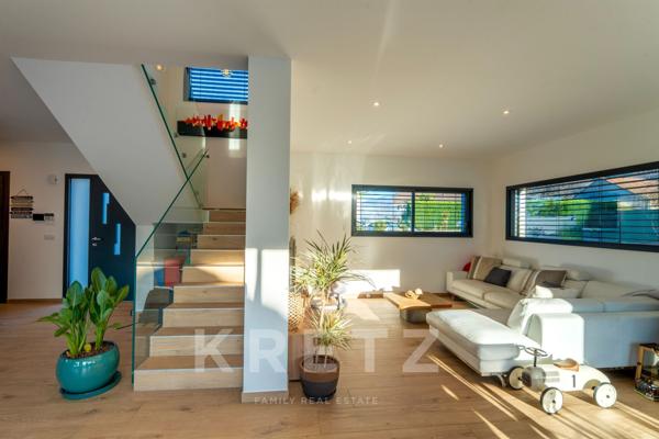 Bons-en-Chablais villa d'architecte contemporaine récente de 160 m2 avec piscine