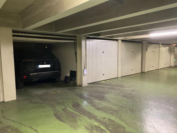 BASTILLE PARIS 11ème RUE DE LAPPE PARKING BOX FERMÉ