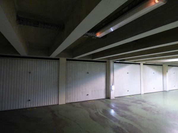 BASTILLE PARIS 11ème RUE DE LAPPE PARKING BOX FERMÉ