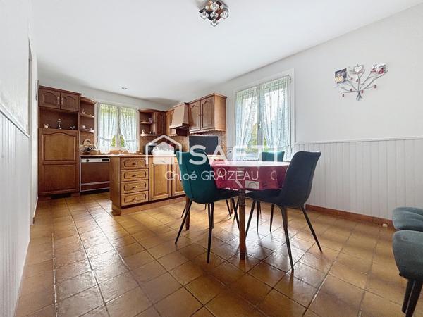 Maison sur sous-sol semi-enterré, accès de plain-pied, 4 chambres