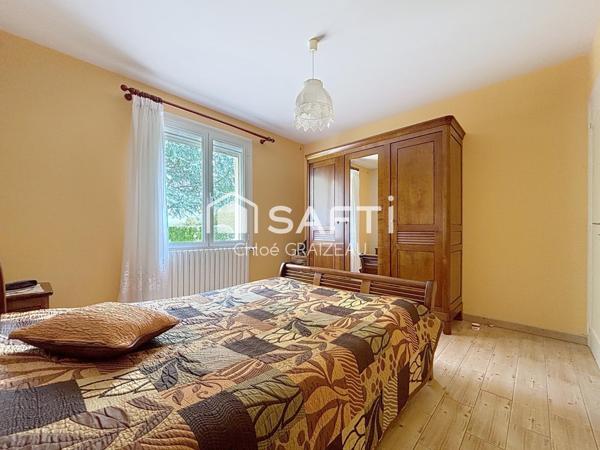 Maison sur sous-sol semi-enterré, accès de plain-pied, 4 chambres