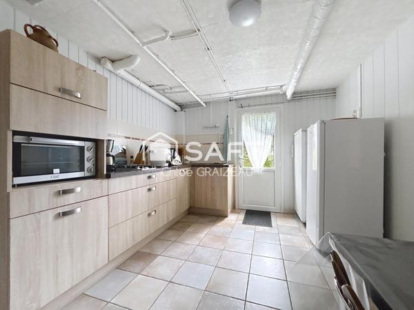 Maison sur sous-sol semi-enterré, accès de plain-pied, 4 chambres