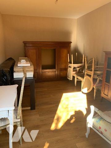 SAINT-SAULVE, secteur recherché, pavillon de plain pied offrant:
Hall d'entrée, vaste salon/sé...