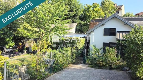 À découvrir en plein cœur d'Aix-les-Bains : charmante maison de plain-pied avec jardin arboré !