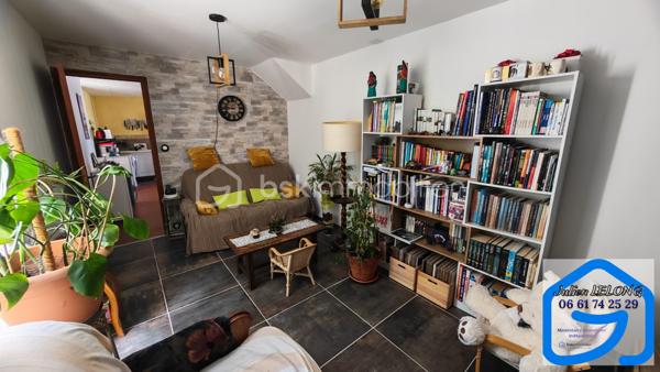 🏡 NOUVEAUTÉ À TORTERON (18) – CHARME DE L’ANCIEN & CONFORT MODERNE ✨
Située dans le département du Cher, la commune de Torteron offre un cadre de vie paisible et verdoyant, idéal pour les amoureux de nature et de tranquillité. 

✔ À seulement 23 km de Nevers
✔ École primaire à 5 minutes à pied
✔ Arrêt de bus à 100 mètres avec transports scolaires pour collège et lycée
✔ Environnement calme et agréable

🏠 Charmante maison des années 1870 – 123 m² habitables environ
Cette maison de caractère, répartie sur deux niveaux, allie le charme de l’ancien et le confort moderne.

🔹 Rez-de-chaussée

	• Entrée 
	• Cuisine ouverte sur salle à manger de 35 m² avec accès direct au jardin 
	• Salon chaleureux 
	• Salle d’eau avec douche à l’italienne 
	• WC indépendant 

🔹 Étage

	• Palier desservant 4 chambres de 11 m², 13 m², 11 m² et 13 m² 
	• WC 

🌳 Extérieurs

Sur un terrain de 809 m² entièrement clos et arboré, vous profiterez de :
	• Une agréable terrasse 
	• Une dépendance de 20 m² 
	• Une cour intérieure permettant le stationnement de 2 véhicules 
	• Une borne de recharge pour véhicule électrique ⚡ 

🔥 Confort et équipements

	• Poêle à granulés installé en 2020 
	• Radiateurs électriques 
	• Ballon d’eau chaude électrique de 150 litres 
	• Huisseries en double vitrage 
        • Tous à l'égout
        • Fibre

❤️ Une maison pleine de charme, idéale pour une famille en quête de calme et d’authenticité, tout en bénéficiant d’équipements modernes.
📞 À visiter sans tarder !

Photos supplémentaires disponibles sur BSK IMMOBILIER > Nos conseillers > Julien LELONG.
Informations annonce: