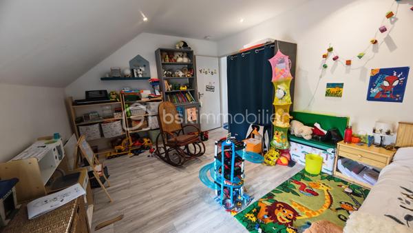 🏡 NOUVEAUTÉ À TORTERON (18) – CHARME DE L’ANCIEN & CONFORT MODERNE ✨
Située dans le département du Cher, la commune de Torteron offre un cadre de vie paisible et verdoyant, idéal pour les amoureux de nature et de tranquillité. 

✔ À seulement 23 km de Nevers
✔ École primaire à 5 minutes à pied
✔ Arrêt de bus à 100 mètres avec transports scolaires pour collège et lycée
✔ Environnement calme et agréable

🏠 Charmante maison des années 1870 – 123 m² habitables environ
Cette maison de caractère, répartie sur deux niveaux, allie le charme de l’ancien et le confort moderne.

🔹 Rez-de-chaussée

	• Entrée 
	• Cuisine ouverte sur salle à manger de 35 m² avec accès direct au jardin 
	• Salon chaleureux 
	• Salle d’eau avec douche à l’italienne 
	• WC indépendant 

🔹 Étage

	• Palier desservant 4 chambres de 11 m², 13 m², 11 m² et 13 m² 
	• WC 

🌳 Extérieurs

Sur un terrain de 809 m² entièrement clos et arboré, vous profiterez de :
	• Une agréable terrasse 
	• Une dépendance de 20 m² 
	• Une cour intérieure permettant le stationnement de 2 véhicules 
	• Une borne de recharge pour véhicule électrique ⚡ 

🔥 Confort et équipements

	• Poêle à granulés installé en 2020 
	• Radiateurs électriques 
	• Ballon d’eau chaude électrique de 150 litres 
	• Huisseries en double vitrage 
        • Tous à l'égout
        • Fibre

❤️ Une maison pleine de charme, idéale pour une famille en quête de calme et d’authenticité, tout en bénéficiant d’équipements modernes.
📞 À visiter sans tarder !

Photos supplémentaires disponibles sur BSK IMMOBILIER > Nos conseillers > Julien LELONG.
Informations annonce: