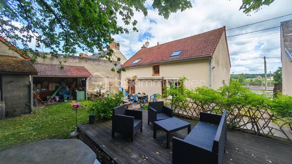 🏡 NOUVEAUTÉ À TORTERON (18) – CHARME DE L’ANCIEN & CONFORT MODERNE ✨
Située dans le département du Cher, la commune de Torteron offre un cadre de vie paisible et verdoyant, idéal pour les amoureux de nature et de tranquillité. 

✔ À seulement 23 km de Nevers
✔ École primaire à 5 minutes à pied
✔ Arrêt de bus à 100 mètres avec transports scolaires pour collège et lycée
✔ Environnement calme et agréable

🏠 Charmante maison des années 1870 – 123 m² habitables environ
Cette maison de caractère, répartie sur deux niveaux, allie le charme de l’ancien et le confort moderne.

🔹 Rez-de-chaussée

	• Entrée 
	• Cuisine ouverte sur salle à manger de 35 m² avec accès direct au jardin 
	• Salon chaleureux 
	• Salle d’eau avec douche à l’italienne 
	• WC indépendant 

🔹 Étage

	• Palier desservant 4 chambres de 11 m², 13 m², 11 m² et 13 m² 
	• WC 

🌳 Extérieurs

Sur un terrain de 809 m² entièrement clos et arboré, vous profiterez de :
	• Une agréable terrasse 
	• Une dépendance de 20 m² 
	• Une cour intérieure permettant le stationnement de 2 véhicules 
	• Une borne de recharge pour véhicule électrique ⚡ 

🔥 Confort et équipements

	• Poêle à granulés installé en 2020 
	• Radiateurs électriques 
	• Ballon d’eau chaude électrique de 150 litres 
	• Huisseries en double vitrage 
        • Tous à l'égout
        • Fibre

❤️ Une maison pleine de charme, idéale pour une famille en quête de calme et d’authenticité, tout en bénéficiant d’équipements modernes.
📞 À visiter sans tarder !

Photos supplémentaires disponibles sur BSK IMMOBILIER > Nos conseillers > Julien LELONG.
Informations annonce: