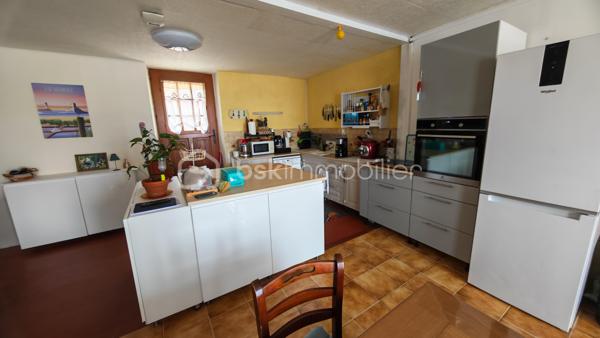 🏡 NOUVEAUTÉ À TORTERON (18) – CHARME DE L’ANCIEN & CONFORT MODERNE ✨
Située dans le département du Cher, la commune de Torteron offre un cadre de vie paisible et verdoyant, idéal pour les amoureux de nature et de tranquillité. 

✔ À seulement 23 km de Nevers
✔ École primaire à 5 minutes à pied
✔ Arrêt de bus à 100 mètres avec transports scolaires pour collège et lycée
✔ Environnement calme et agréable

🏠 Charmante maison des années 1870 – 123 m² habitables environ
Cette maison de caractère, répartie sur deux niveaux, allie le charme de l’ancien et le confort moderne.

🔹 Rez-de-chaussée

	• Entrée 
	• Cuisine ouverte sur salle à manger de 35 m² avec accès direct au jardin 
	• Salon chaleureux 
	• Salle d’eau avec douche à l’italienne 
	• WC indépendant 

🔹 Étage

	• Palier desservant 4 chambres de 11 m², 13 m², 11 m² et 13 m² 
	• WC 

🌳 Extérieurs

Sur un terrain de 809 m² entièrement clos et arboré, vous profiterez de :
	• Une agréable terrasse 
	• Une dépendance de 20 m² 
	• Une cour intérieure permettant le stationnement de 2 véhicules 
	• Une borne de recharge pour véhicule électrique ⚡ 

🔥 Confort et équipements

	• Poêle à granulés installé en 2020 
	• Radiateurs électriques 
	• Ballon d’eau chaude électrique de 150 litres 
	• Huisseries en double vitrage 
        • Tous à l'égout
        • Fibre

❤️ Une maison pleine de charme, idéale pour une famille en quête de calme et d’authenticité, tout en bénéficiant d’équipements modernes.
📞 À visiter sans tarder !

Photos supplémentaires disponibles sur BSK IMMOBILIER > Nos conseillers > Julien LELONG.
Informations annonce: