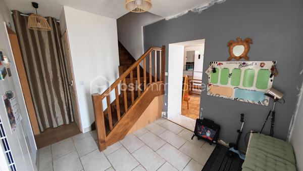 🏡 NOUVEAUTÉ À TORTERON (18) – CHARME DE L’ANCIEN & CONFORT MODERNE ✨
Située dans le département du Cher, la commune de Torteron offre un cadre de vie paisible et verdoyant, idéal pour les amoureux de nature et de tranquillité. 

✔ À seulement 23 km de Nevers
✔ École primaire à 5 minutes à pied
✔ Arrêt de bus à 100 mètres avec transports scolaires pour collège et lycée
✔ Environnement calme et agréable

🏠 Charmante maison des années 1870 – 123 m² habitables environ
Cette maison de caractère, répartie sur deux niveaux, allie le charme de l’ancien et le confort moderne.

🔹 Rez-de-chaussée

	• Entrée 
	• Cuisine ouverte sur salle à manger de 35 m² avec accès direct au jardin 
	• Salon chaleureux 
	• Salle d’eau avec douche à l’italienne 
	• WC indépendant 

🔹 Étage

	• Palier desservant 4 chambres de 11 m², 13 m², 11 m² et 13 m² 
	• WC 

🌳 Extérieurs

Sur un terrain de 809 m² entièrement clos et arboré, vous profiterez de :
	• Une agréable terrasse 
	• Une dépendance de 20 m² 
	• Une cour intérieure permettant le stationnement de 2 véhicules 
	• Une borne de recharge pour véhicule électrique ⚡ 

🔥 Confort et équipements

	• Poêle à granulés installé en 2020 
	• Radiateurs électriques 
	• Ballon d’eau chaude électrique de 150 litres 
	• Huisseries en double vitrage 
        • Tous à l'égout
        • Fibre

❤️ Une maison pleine de charme, idéale pour une famille en quête de calme et d’authenticité, tout en bénéficiant d’équipements modernes.
📞 À visiter sans tarder !

Photos supplémentaires disponibles sur BSK IMMOBILIER > Nos conseillers > Julien LELONG.
Informations annonce: