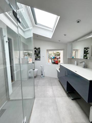 Maison 7 pièce(s) sur sous-sol et avec vue dégagée