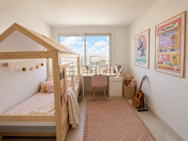 Appartement
         4 pièces
        - 88 m² 350 000 € *