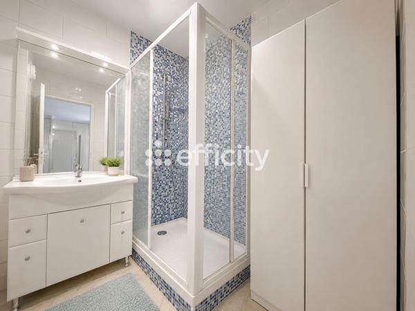 Appartement
         4 pièces
        - 88 m² 350 000 € *