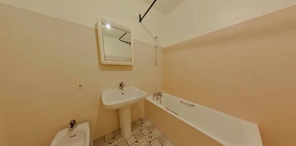 APPARTEMENT T2 A LOUER - LYON 6EME ARRONDISSEMENT l'Helvetie 52.83 m 2 950 € charges comprises par mois
