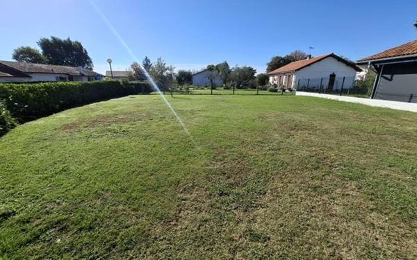 Terrain à vendre    Urt