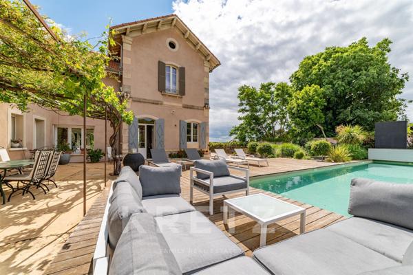 Propriété d'exception avec vue panoramique sur le Palais des Papes – Avignon