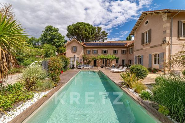 Propriété d'exception avec vue panoramique sur le Palais des Papes – Avignon