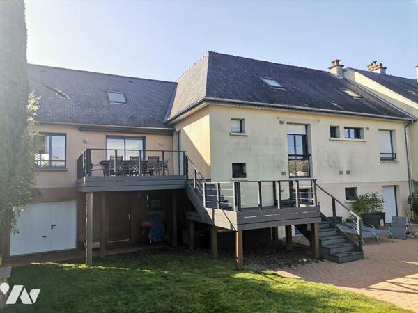 MONTFORT SUR MEU - Centre-ville, maison de 214 m² hab., 6 chambres et terrain de 600 m².