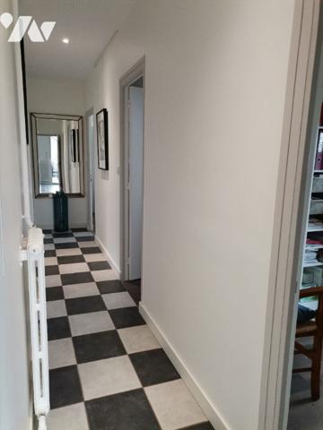 MONTFORT SUR MEU - Centre-ville, maison de 214 m² hab., 6 chambres et terrain de 600 m².