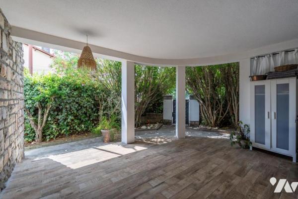 Jolie maison style art déco au coeur de la roseraie 