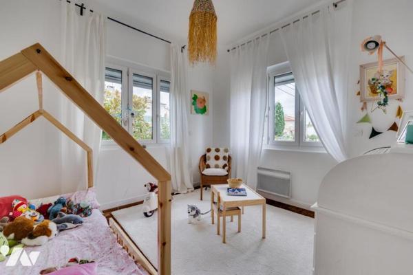 Jolie maison style art déco au coeur de la roseraie 