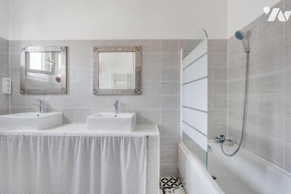 Jolie maison style art déco au coeur de la roseraie 