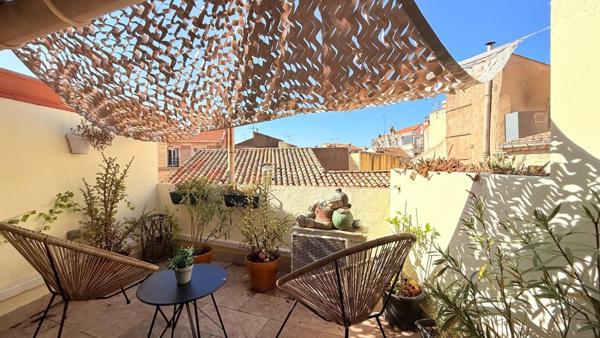 Appartement de caractère avec terrasse – Centre historique de Béziers – Vendu meublé
