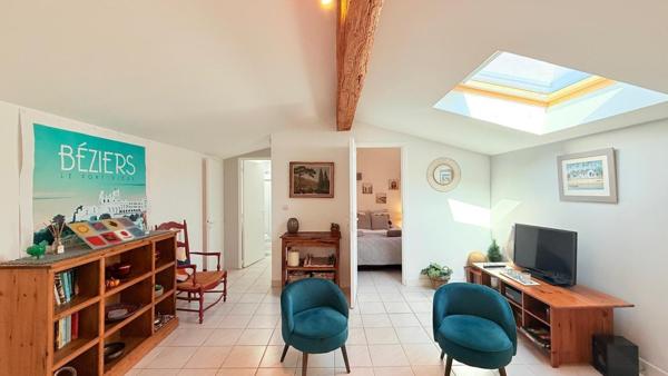 Appartement de caractère avec terrasse – Centre historique de Béziers – Vendu meublé