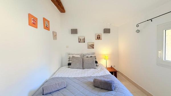 Appartement de caractère avec terrasse – Centre historique de Béziers – Vendu meublé