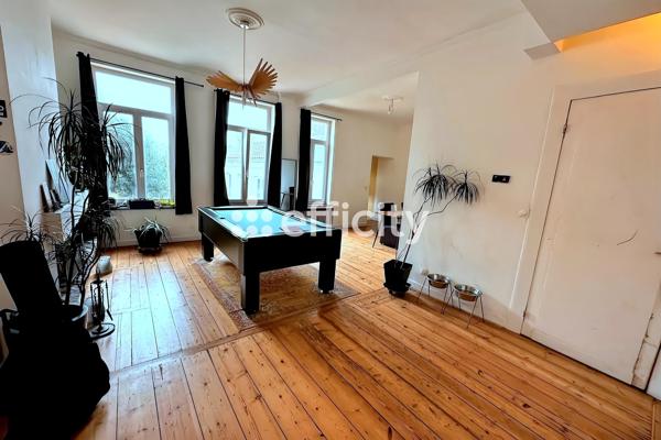Maison
         8 pièces
        - 298 m² Exclusivité 375 000 € *