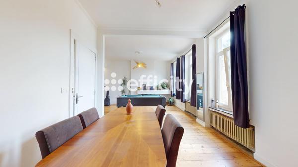 Maison
         8 pièces
        - 298 m² Exclusivité 375 000 € *