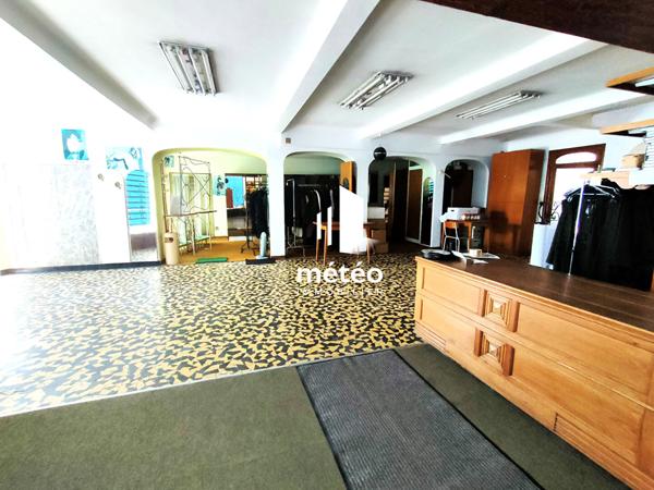 Magasin 155 m² + Appartement 140 m² à Luçon, centre-ville !