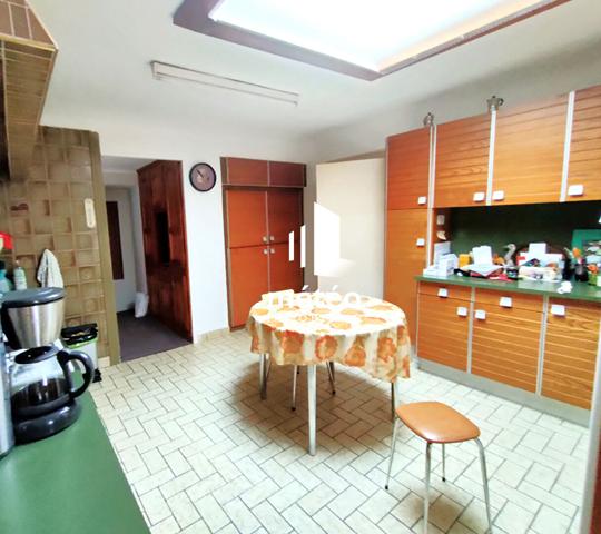 Magasin 155 m² + Appartement 140 m² à Luçon, centre-ville !