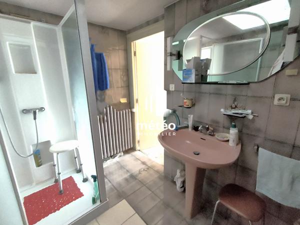 Magasin 155 m² + Appartement 140 m² à Luçon, centre-ville !