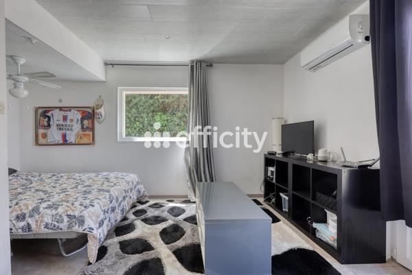 Maison
         6 pièces
        - 125 m² Bien prestige 615 000 € *