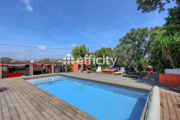 Maison
         6 pièces
        - 125 m² Bien prestige 615 000 € *