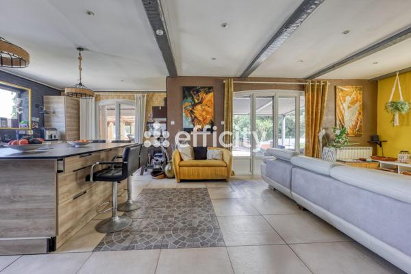 Maison
         6 pièces
        - 125 m² Bien prestige 615 000 € *