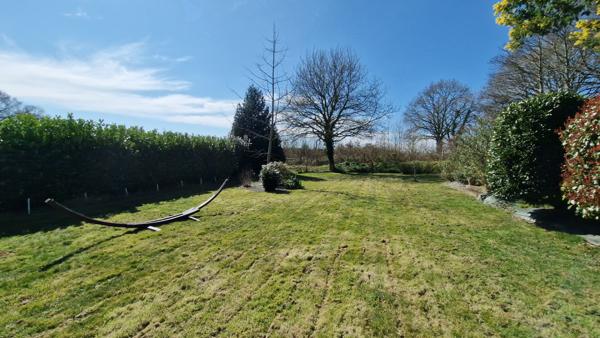 MORBIHAN Maison rénovée de plain-pied , 4 chambres, longue allée, beau jardin, sur terrain 10000 m2