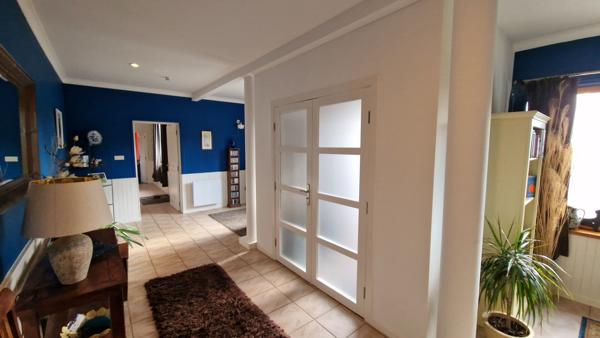 MORBIHAN Maison rénovée de plain-pied , 4 chambres, longue allée, beau jardin, sur terrain 10000 m2