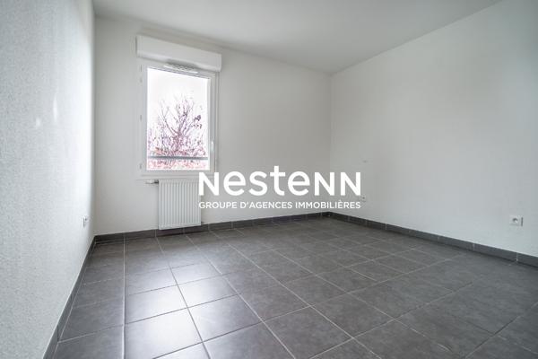 A vendre appartement T2 BBC de 42 m² au 1er et dernier étage avec balcon et parking privatif