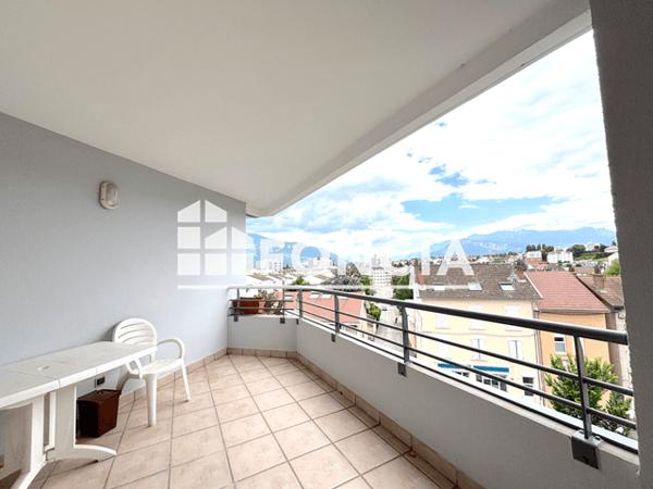 Location Appartement 2 pièces 45 m² - 21 RUE JULES FERRY Voiron 38500