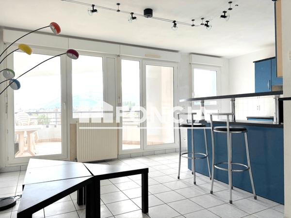 Location Appartement 2 pièces 45 m² - 21 RUE JULES FERRY Voiron 38500