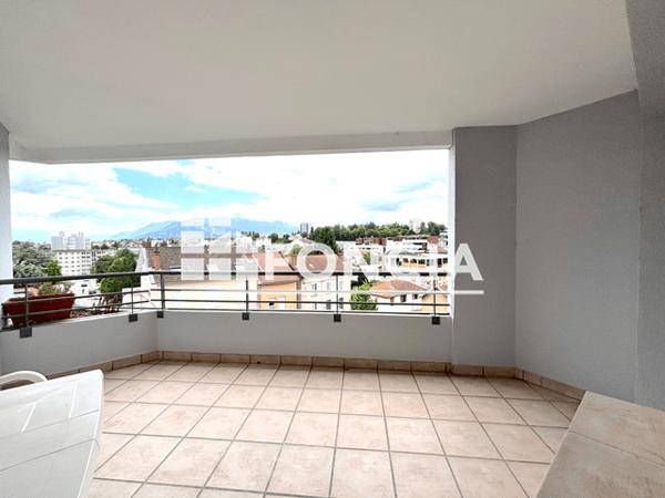 Location Appartement 2 pièces 45 m² - 21 RUE JULES FERRY Voiron 38500